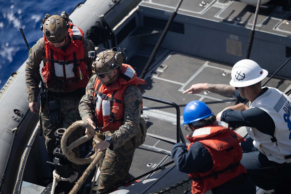 USS Oak Hill Conducts Small Boat Ops