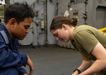 USS Oak Hill Conducts Combat Life Savers Training