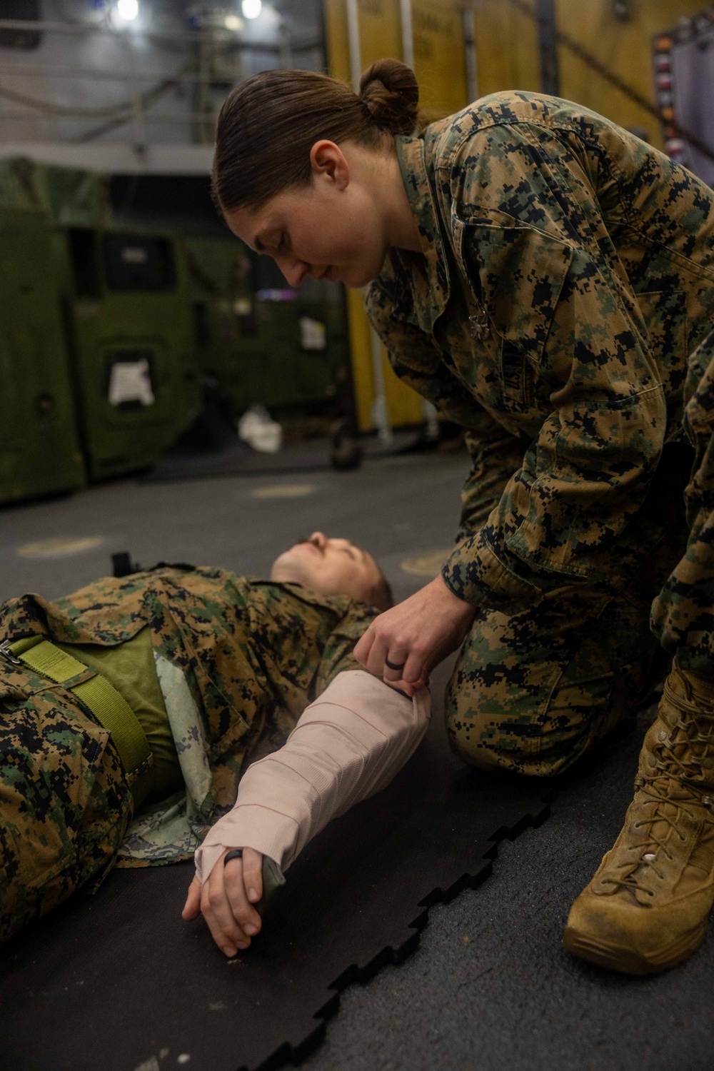 USS Oak Hill Conducts Combat Life Savers Training