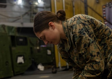 USS Oak Hill Conducts Combat Life Savers Training