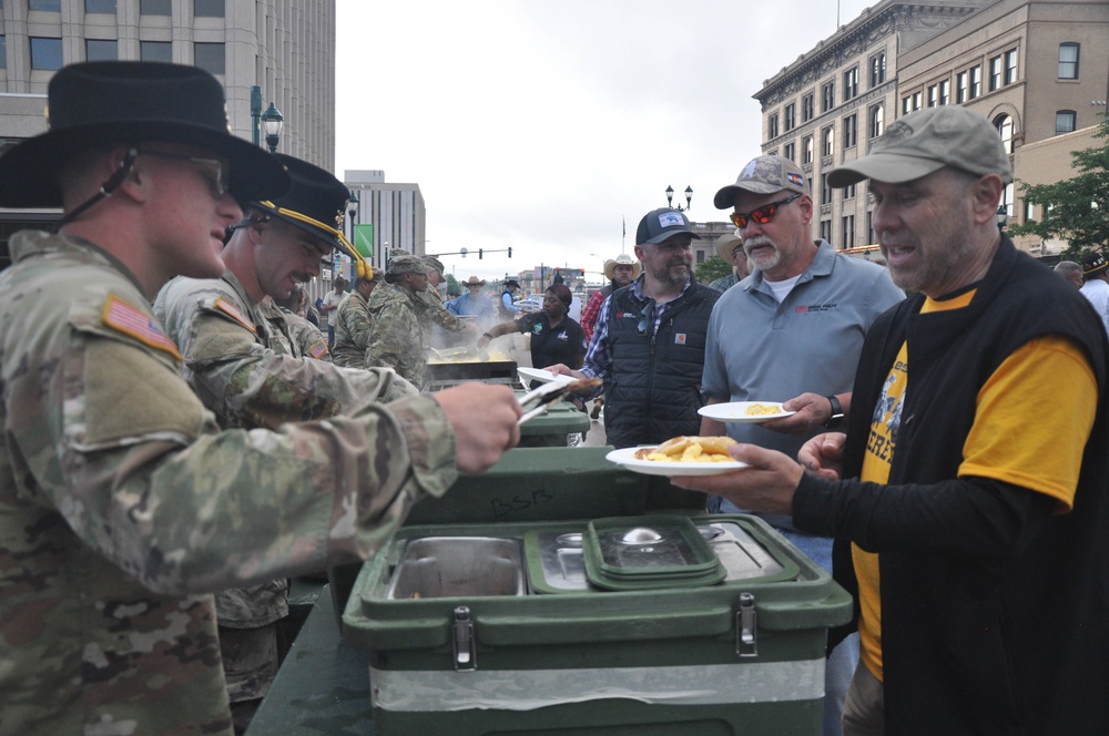 Soldiers give back during Western Heritage Street Breakfast