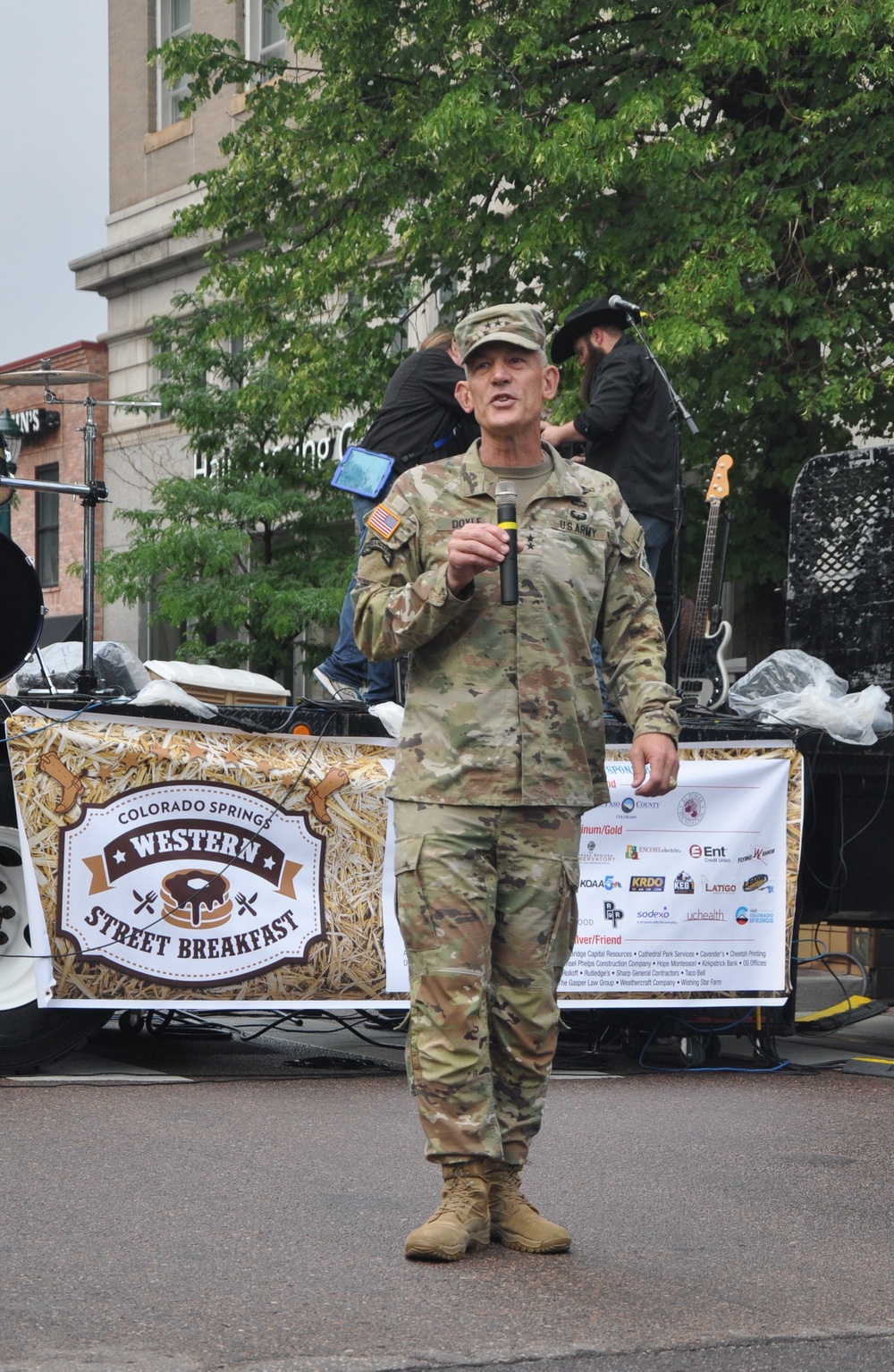 Soldiers give back during Western Heritage Street Breakfast