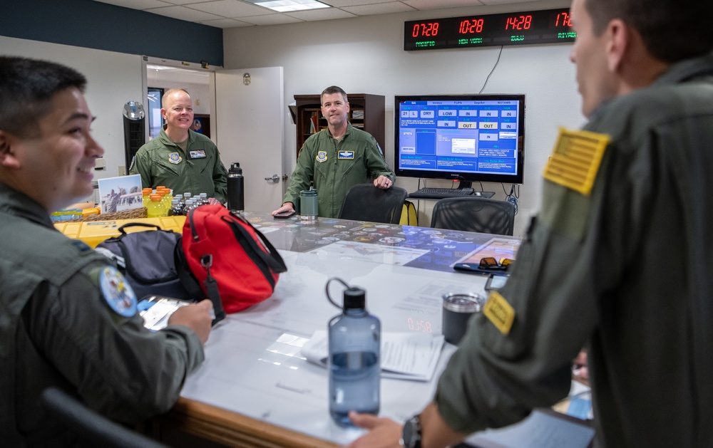 Travis AFB commander flies his final flight