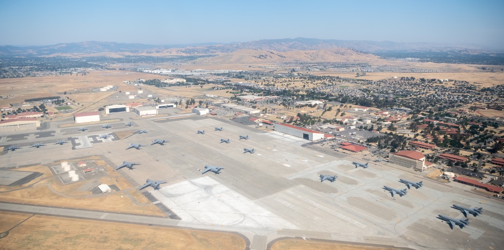 Travis AFB commander flies his final flight