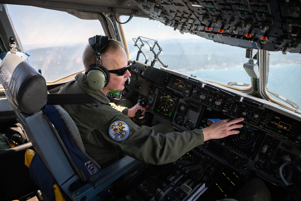 Travis AFB commander flies his final flight