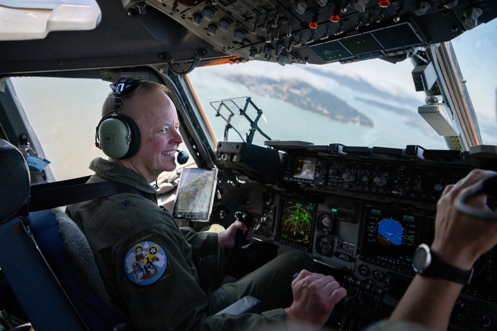 Travis AFB commander flies his final flight