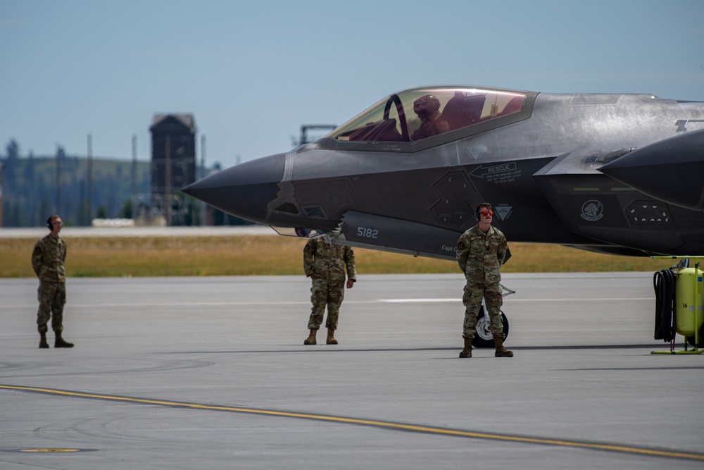 Fairchild AFB Hosts SkyFest Airshow