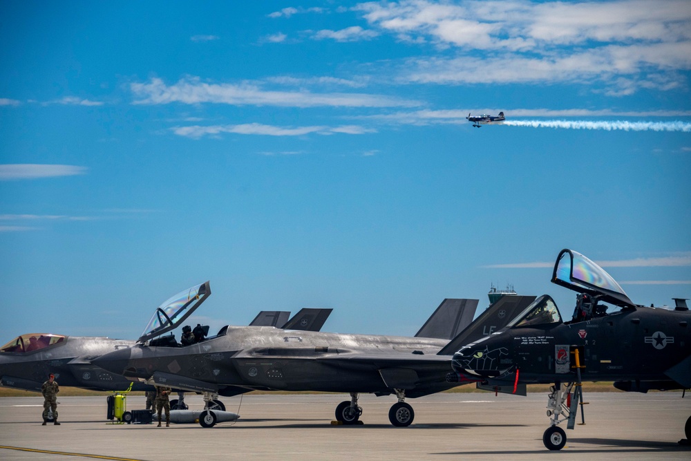 Fairchild AFB Hosts SkyFest Airshow