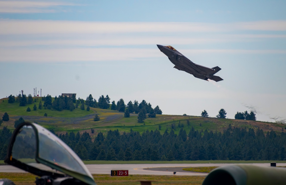 Fairchild AFB Hosts SkyFest Airshow