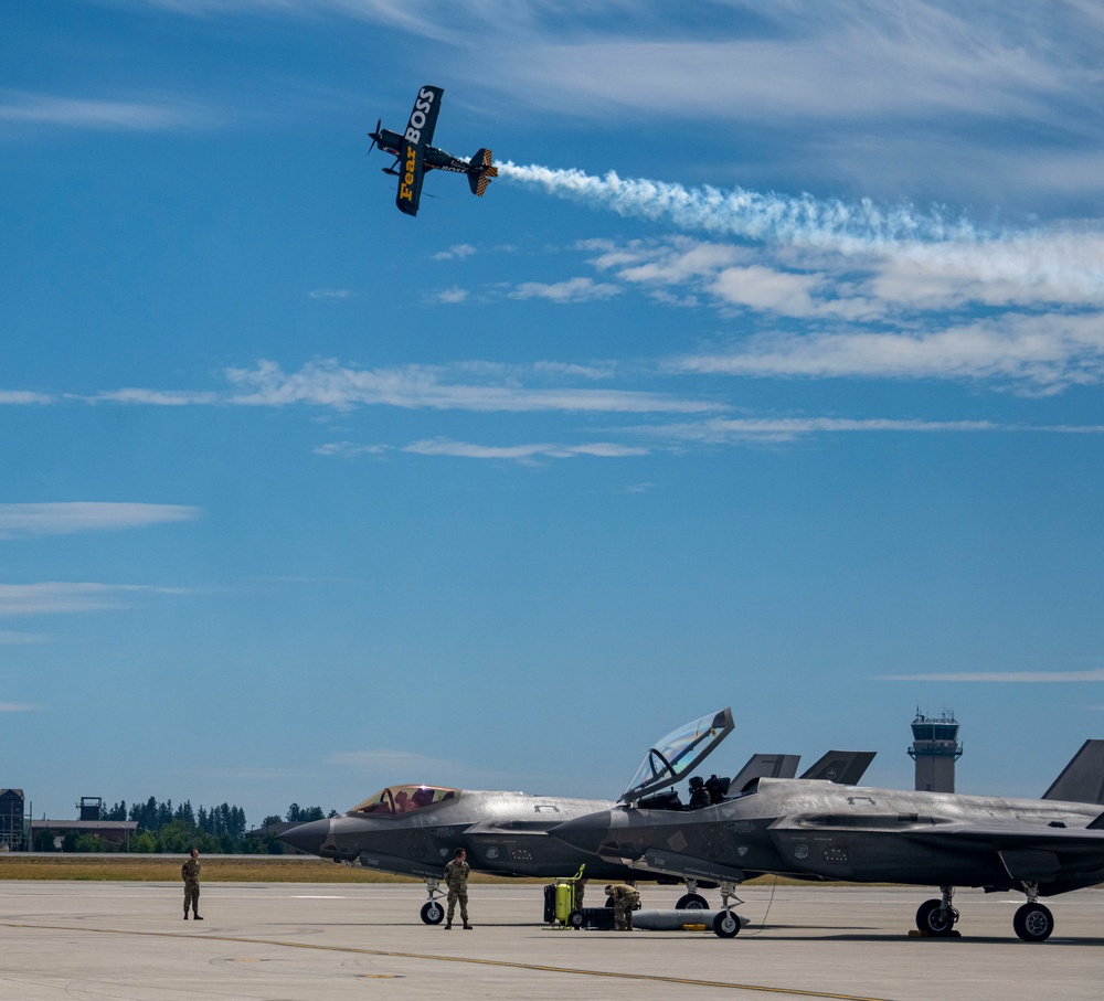 Fairchild AFB Hosts SkyFest Airshow