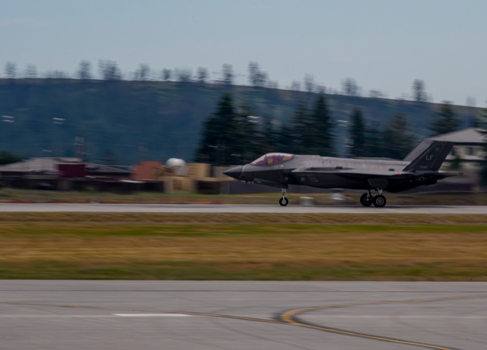 Fairchild AFB Hosts SkyFest Airshow