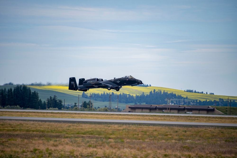 Fairchild AFB Hosts SkyFest Airshow