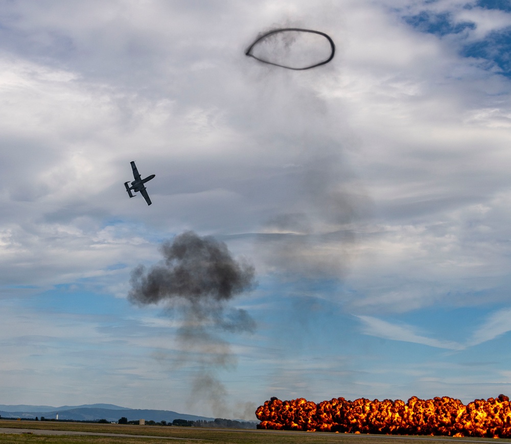 Fairchild AFB Hosts SkyFest Airshow