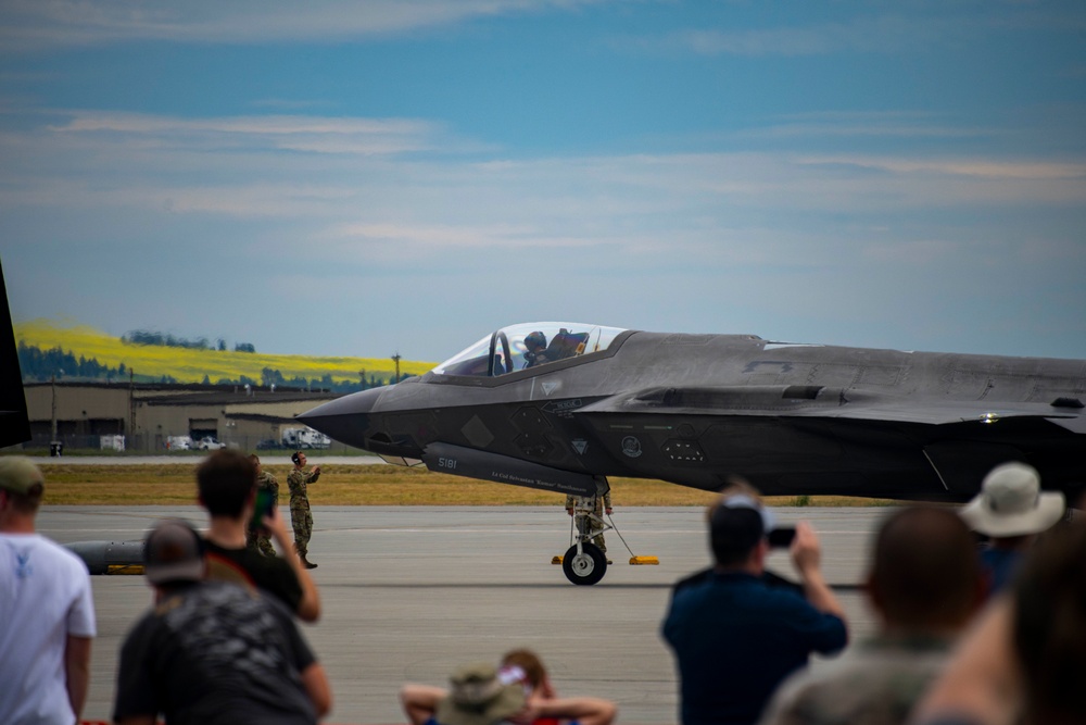 Fairchild AFB Hosts SkyFest Airshow