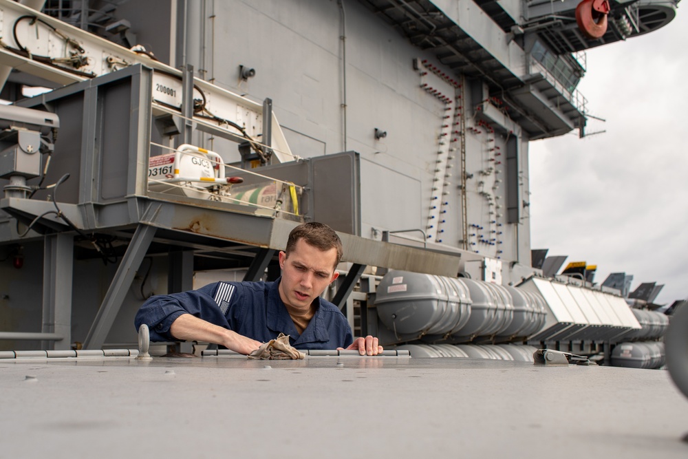 George Washington Sailors conduct maintenance on radar equipment.