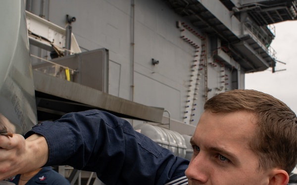 George Washington Sailors conduct maintenance on radar equipment.