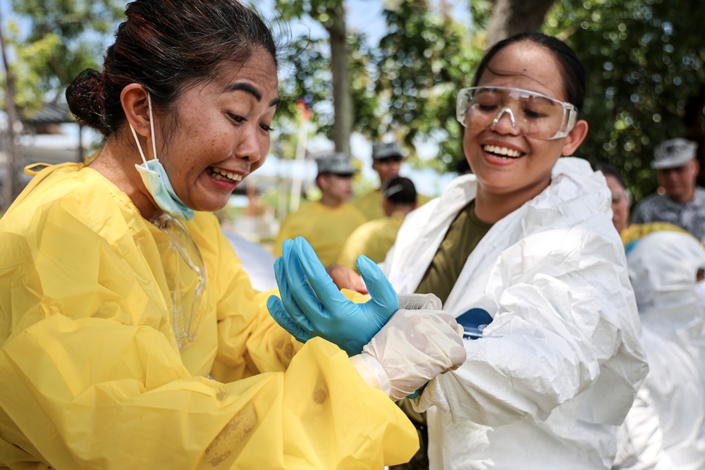 Guam National Guard trains with Armed Forces of the Philippines