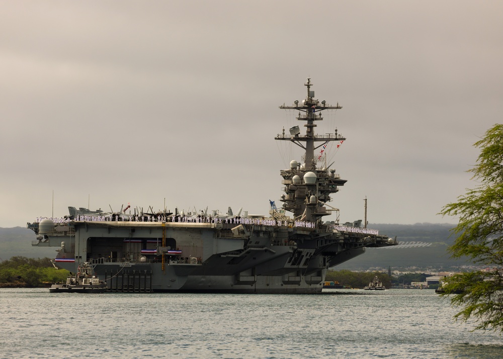 DVIDS Images USS Carl Vinson arrives for RIMPAC 2025 [Image 3 of 3]