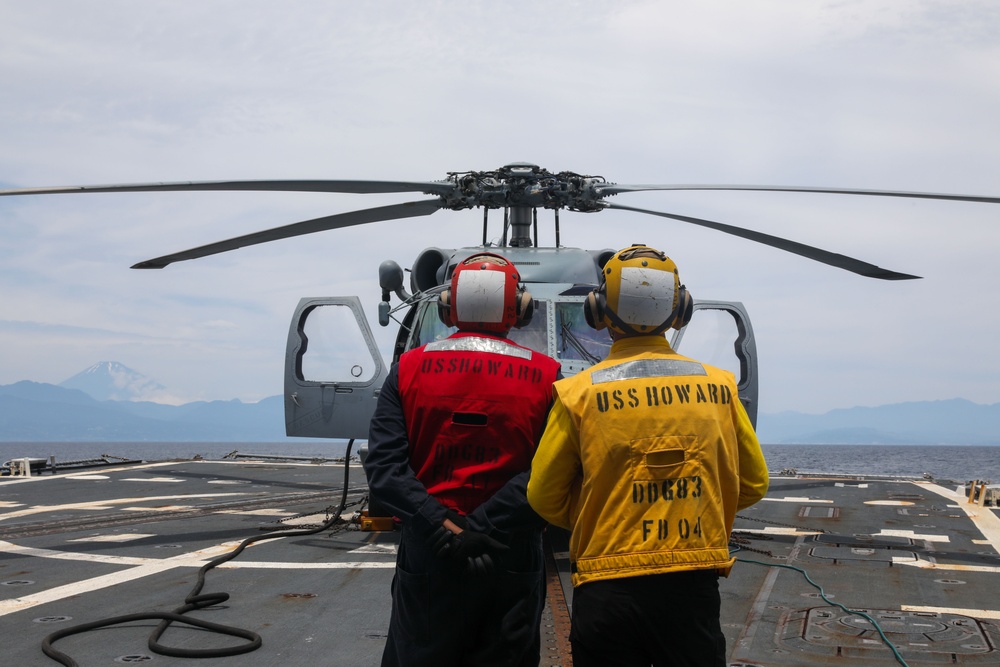 Sailors aboard the USS Howard conduct flight quarters in the Pacific Ocean