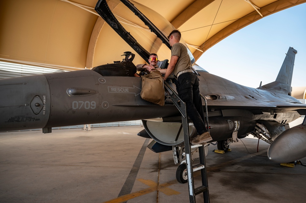 U.S. F-16 Fighting Falcons depart for Ballast Cannon 24.6