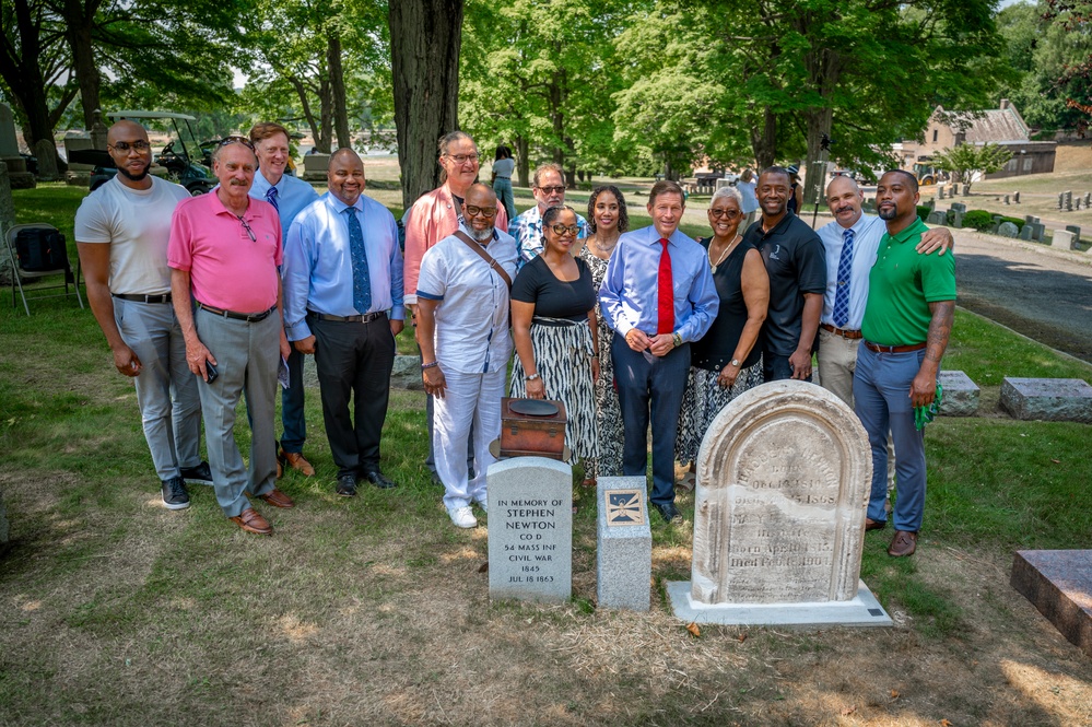 DVIDS – News – CTNG helps unveil Civil War soldier’s gravesite and his parents’ restored headstone