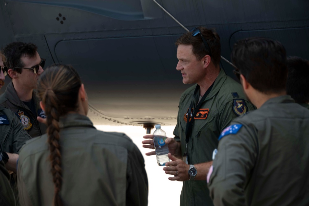 B-52 Stratofortress refuels behind Royal Australian Air Force KC-30