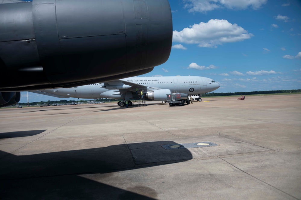 B-52 Stratofortress refuels behind Royal Australian Air Force KC-30