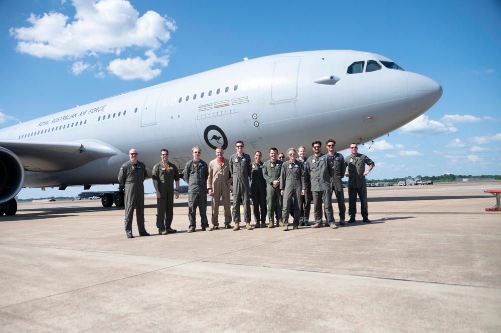 B-52 Stratofortress refuels behind Royal Australian Air Force KC-30