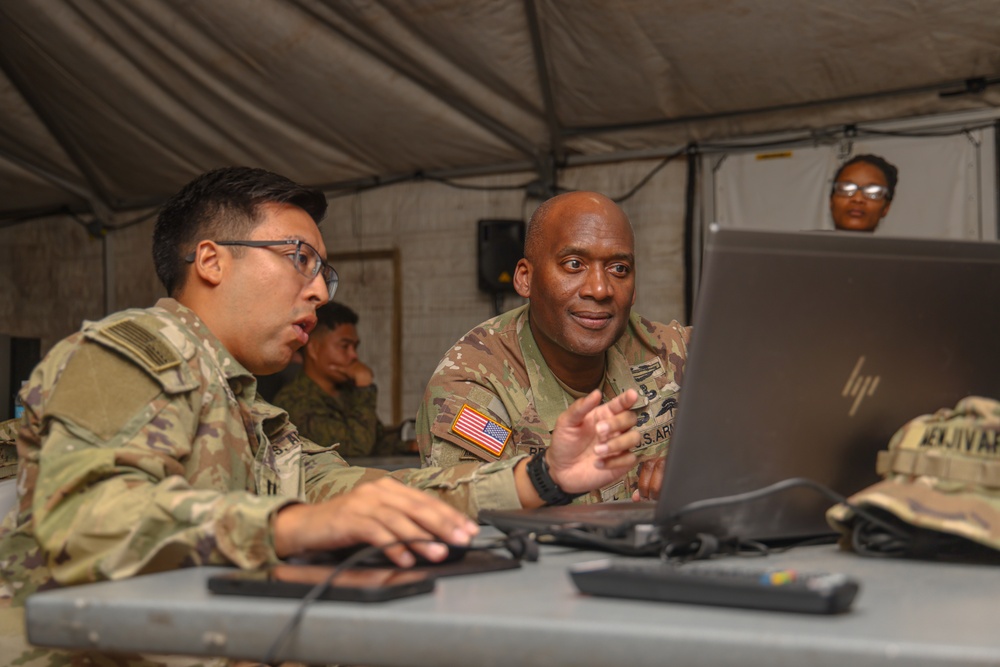 Lt. Gen. Xavier Brunson visit United States Army Pacific soldiers during JPMRC-X