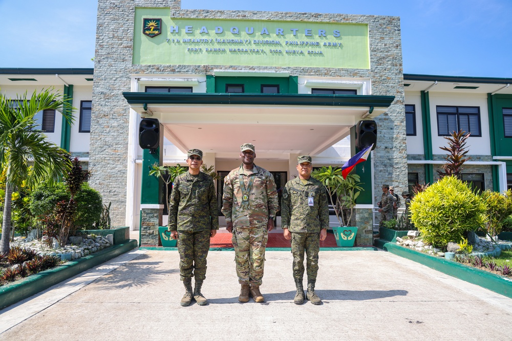 Lt. Gen. Xavier Brunson visit United States Army Pacific soldiers during JPMRC-X