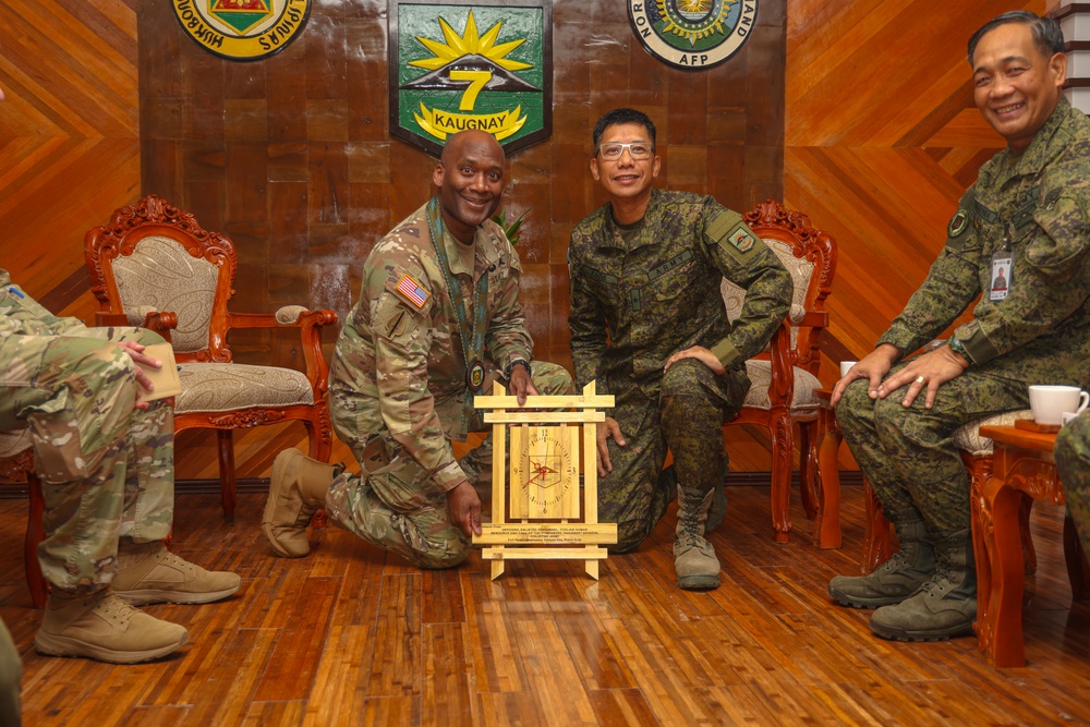 Lt. Gen. Xavier Brunson visit United States Army Pacific soldiers during JPMRC-X