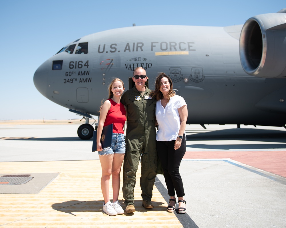 Travis AFB Commander flies his final flight