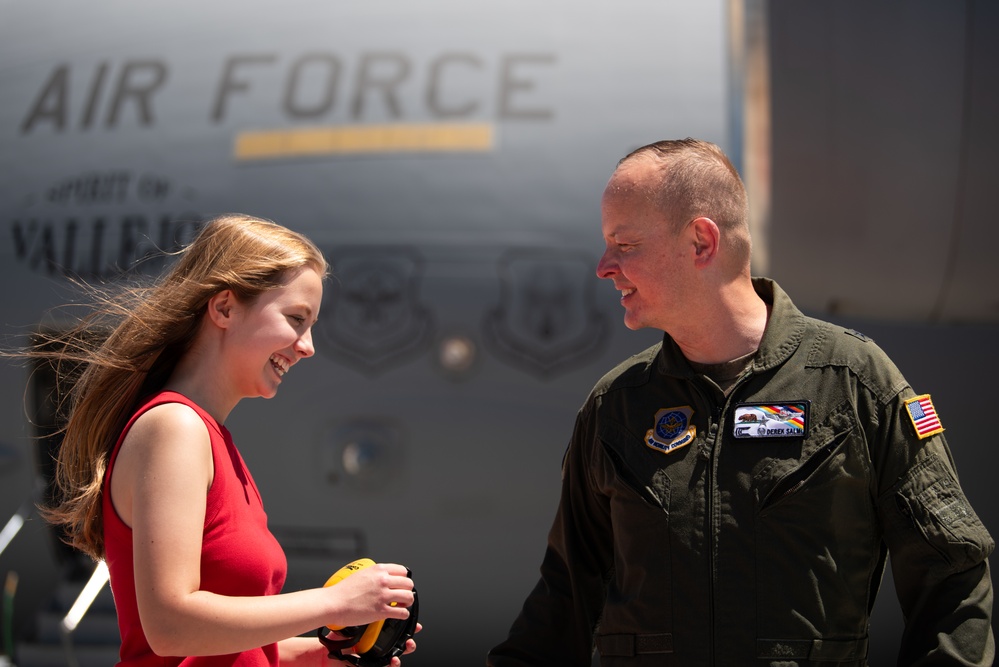 Travis AFB Commander flies his final flight