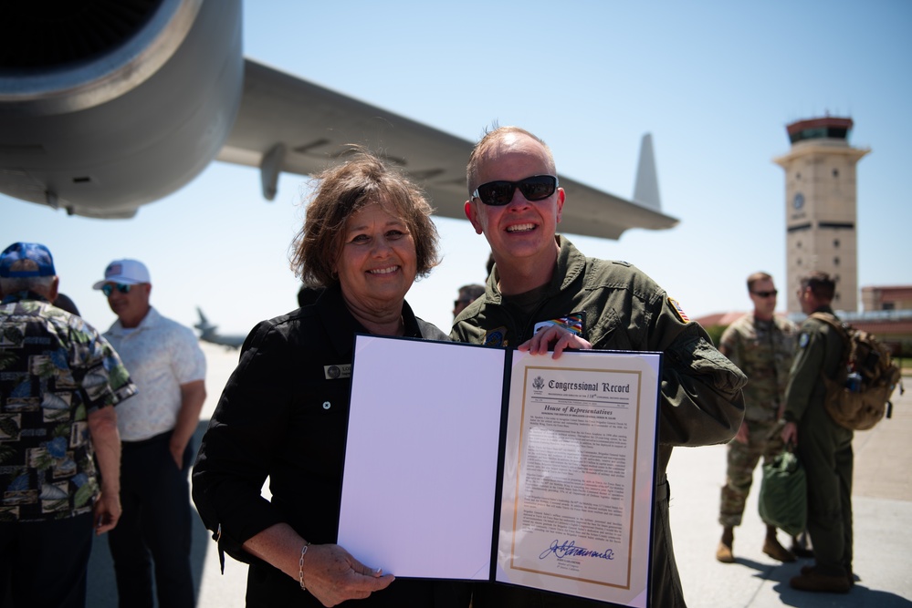 Travis AFB Commander flies his final flight