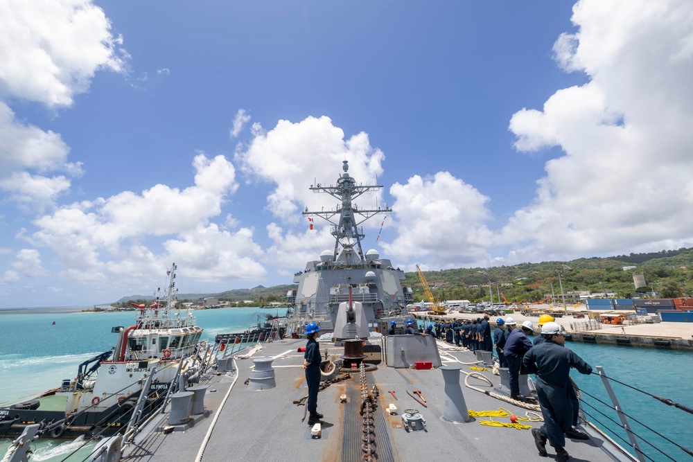 DDG 115 Visits Saipan