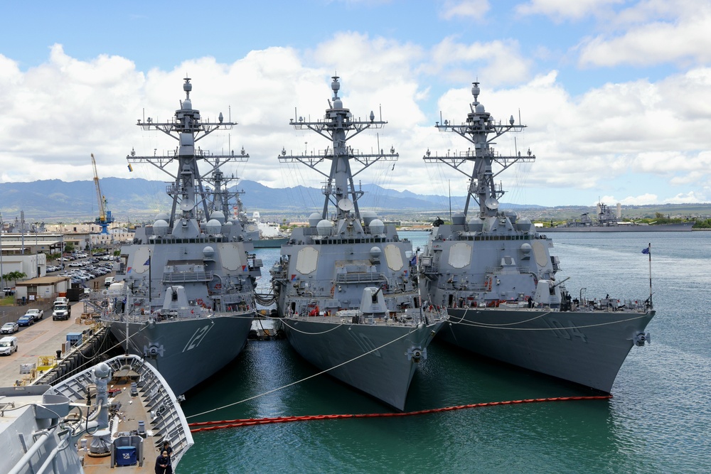 DVIDS - Images - USS Sterett (DDG 104) Arrives in Pearl Harbor for ...