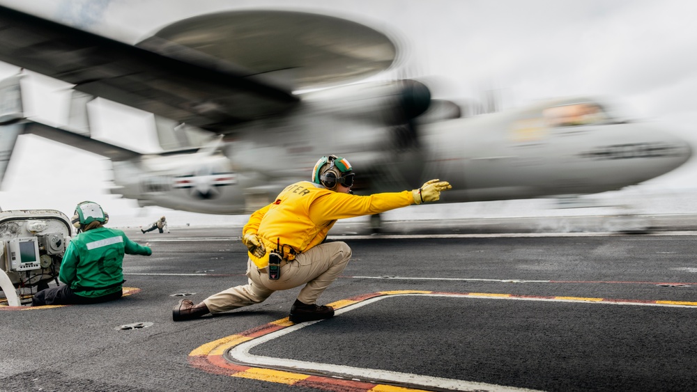 George Washington Conducts Flight Operations During a Bilateral Exercise with the Ecuadorian navy