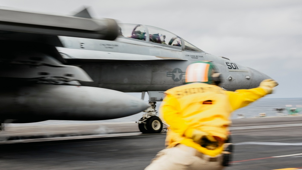 George Washington Conducts Flight Operations During a Bilateral Excercise with the Ecuadorian navy