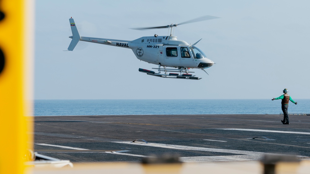 An Ecuadorian Helicopter lands on George Washington