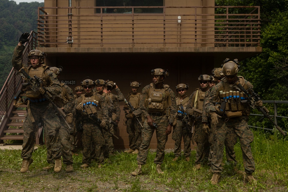 U.S. Marines hold a 40mm grenade launcher range during Korea Viper 24.2