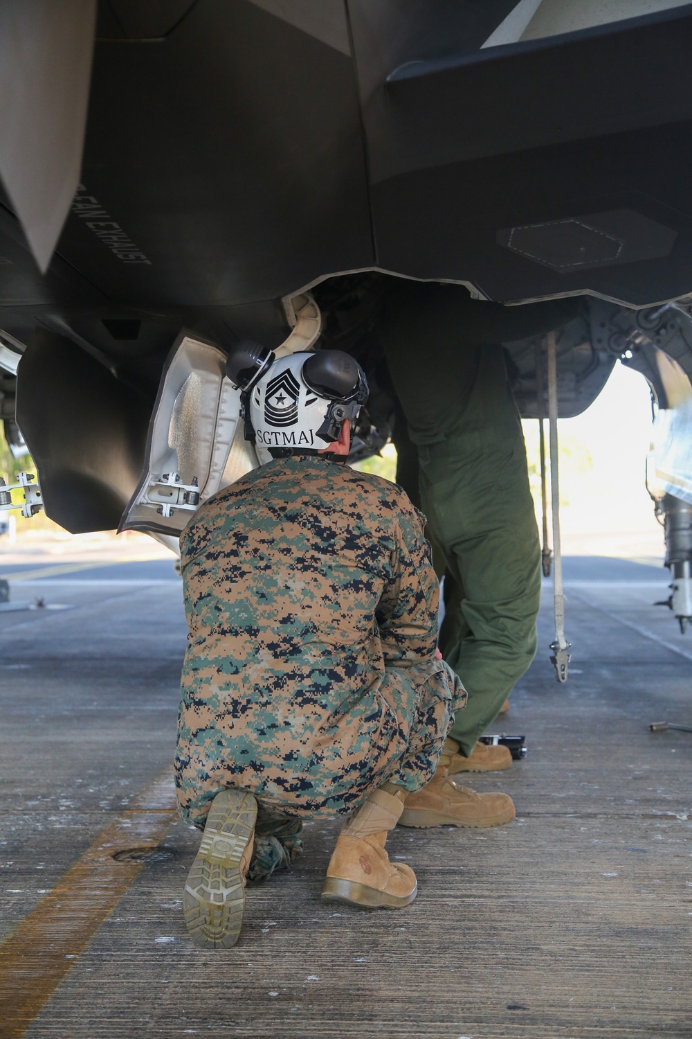 VMFA-214 loads Australian ordnance on to USMC F-35B