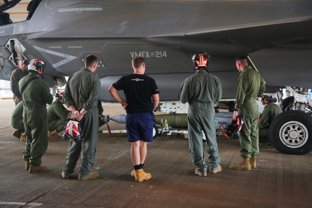 VMFA-214 loads Australian ordnance on to USMC F-35B