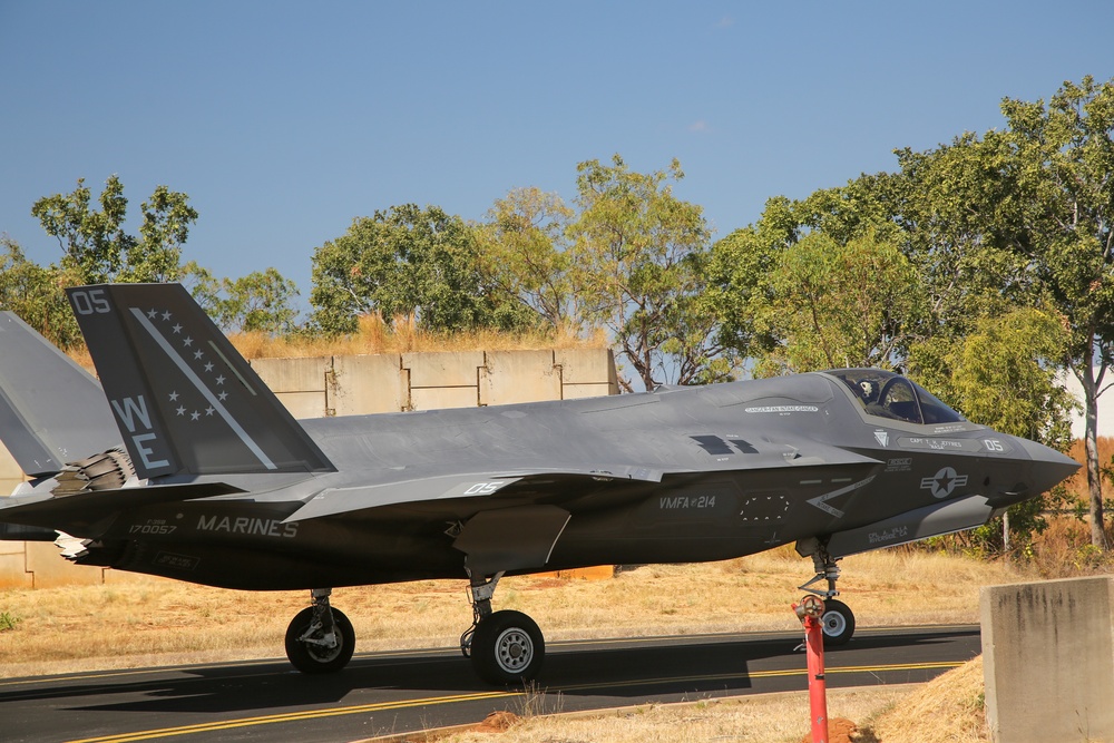 VMFA-214 loads Australian ordnance on to USMC F-35B