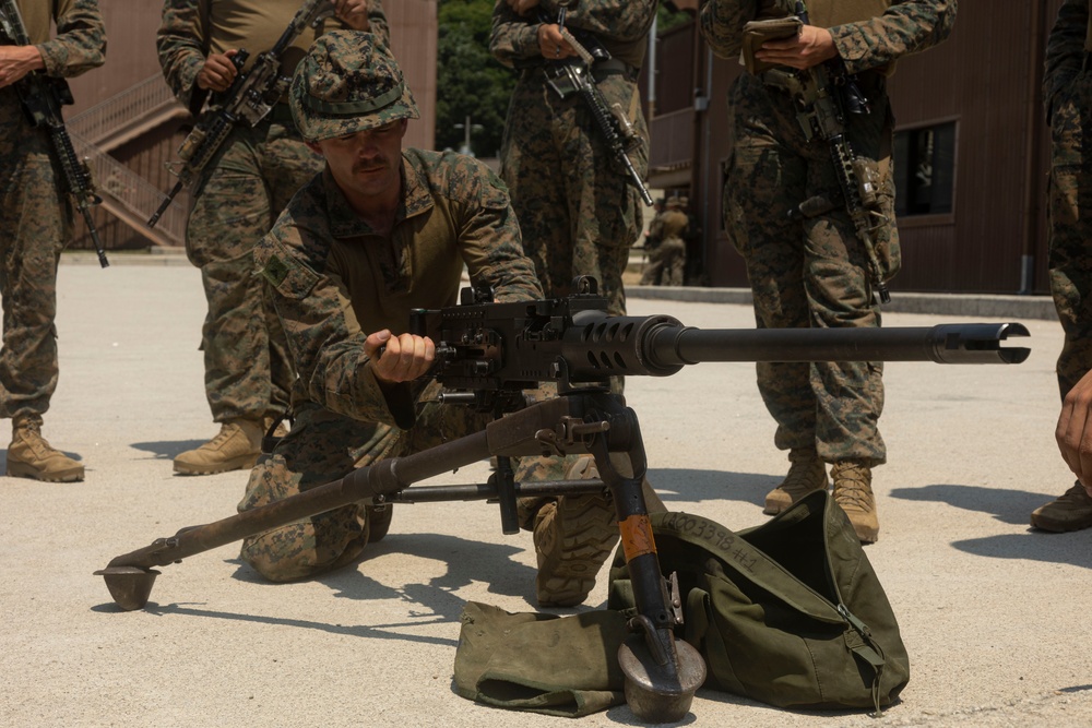 U.S. Marines execute a crew-served weapons class