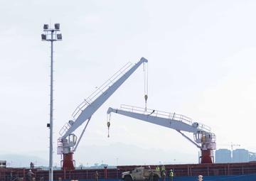 3rd MLR Loads and Offloads JLTVs with Commercial Vessel
