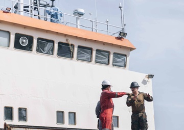 3rd MLR Loads and Offloads JLTVs with Commercial Vessel