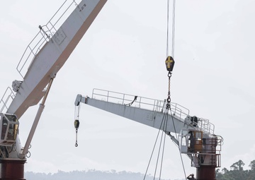 3rd MLR Loads and Offloads JLTVs with Commercial Vessel