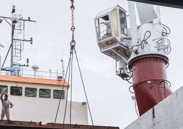 3rd MLR Loads and Offloads JLTVs with Commercial Vessel