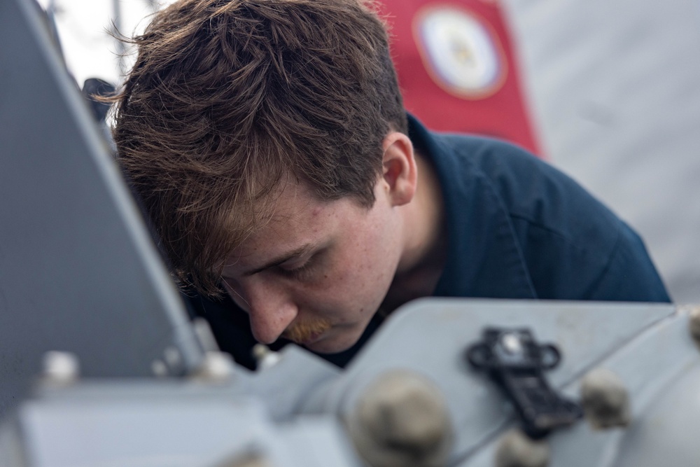 USS Higgins (DDG 76) Routine Maintenance