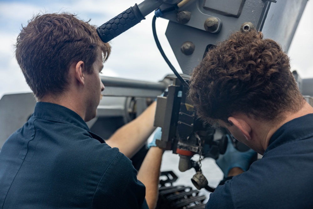 USS Higgins (DDG 76) Routine Maintenance